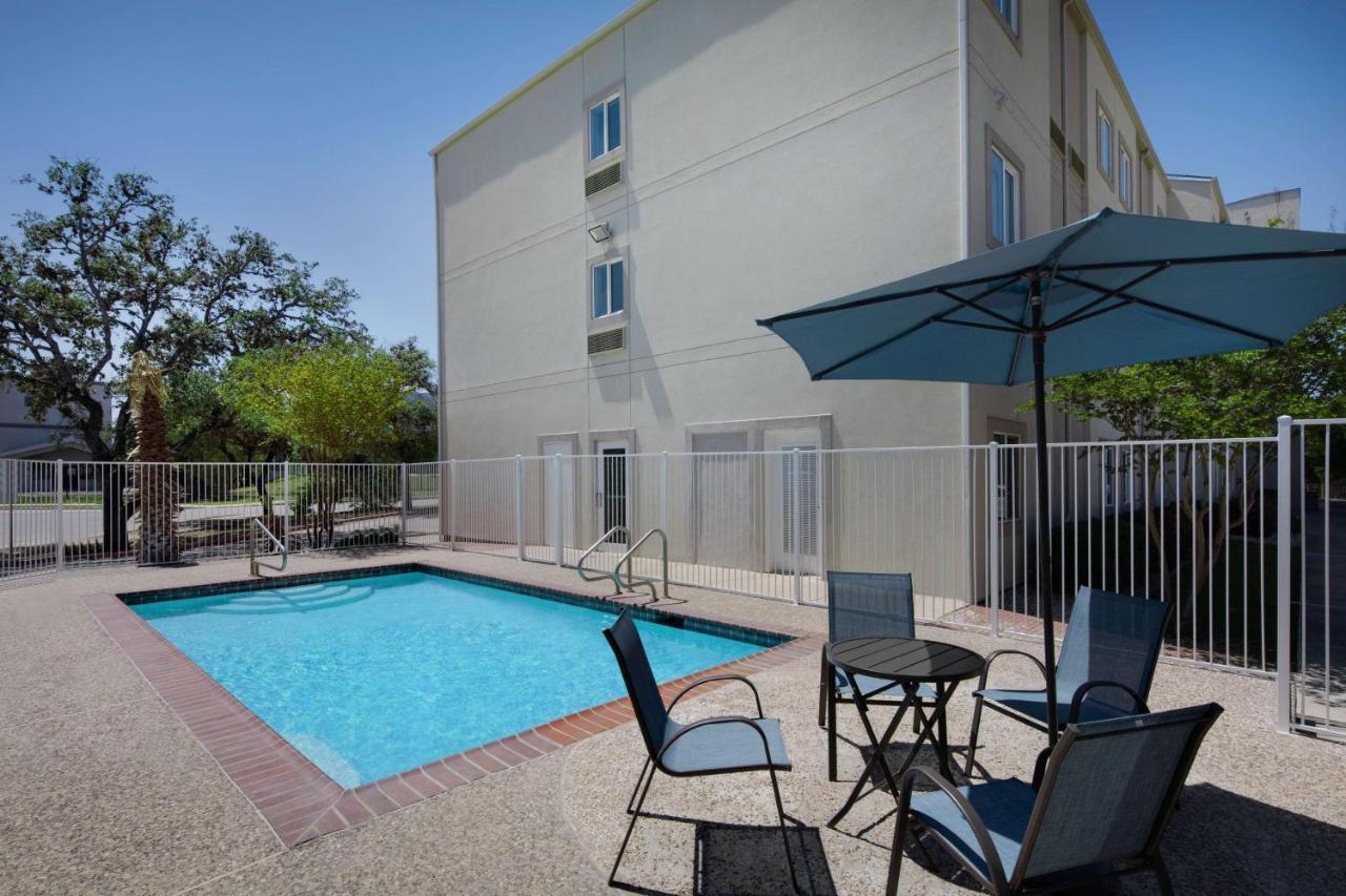 فندق Baymont By Wyndham San Antonio Airport المظهر الخارجي الصورة