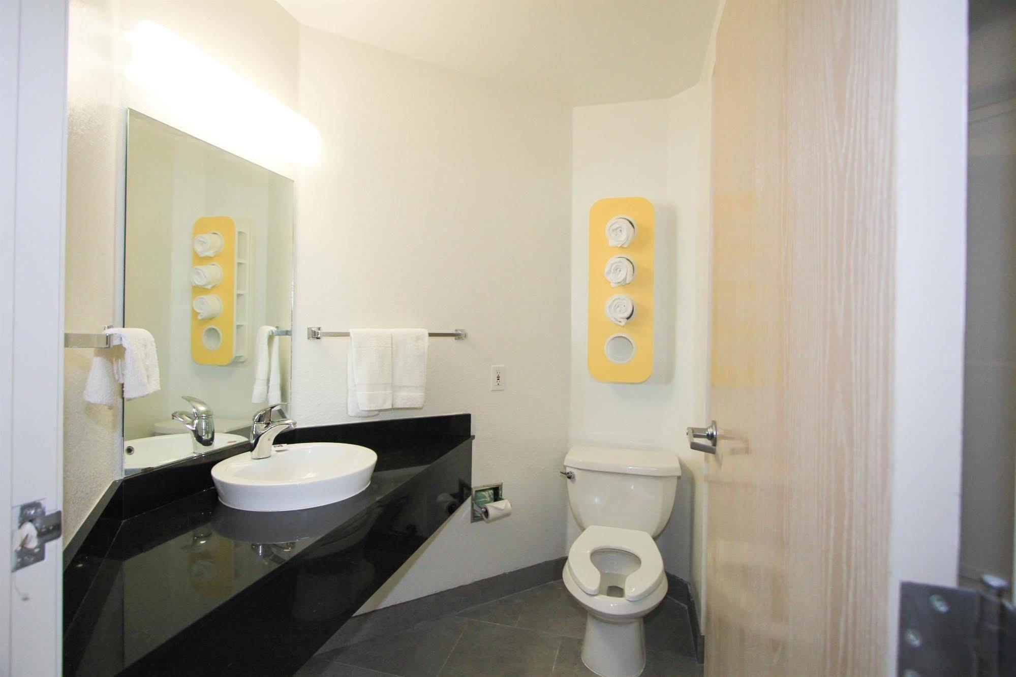 فندق Baymont By Wyndham San Antonio Airport المظهر الخارجي الصورة