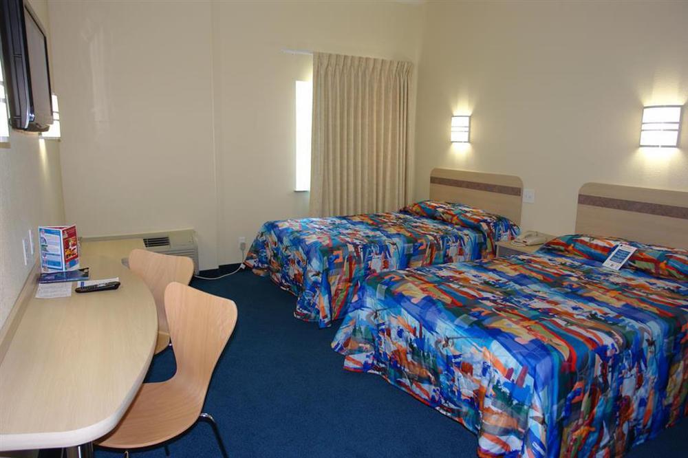 فندق Baymont By Wyndham San Antonio Airport الغرفة الصورة